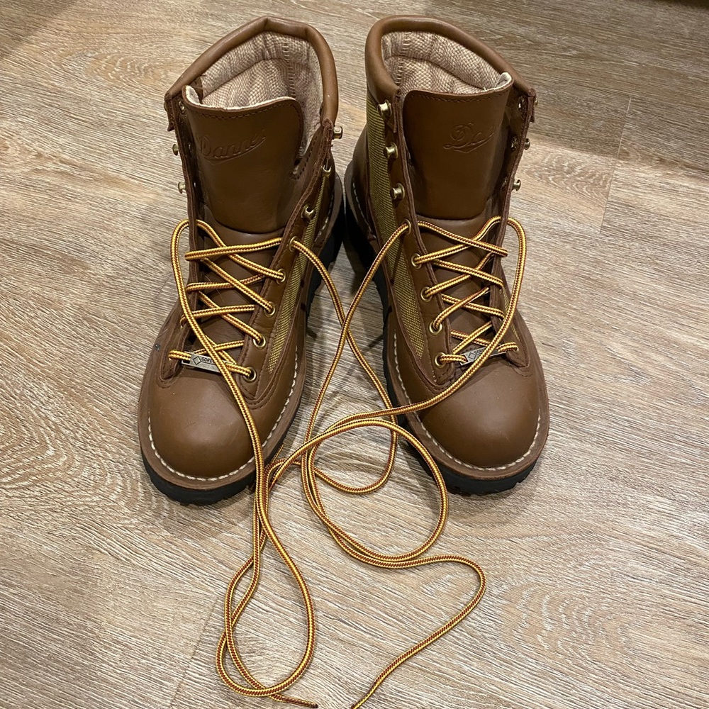 Danner Women’s Light Khaki Boots - Picture 2 of 11